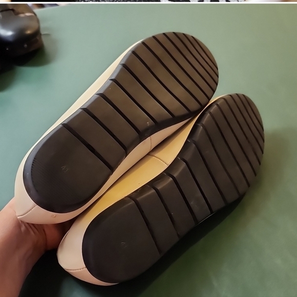 Sabrina, Size 10 white leather flats rubber sole - Picture 4 of 6